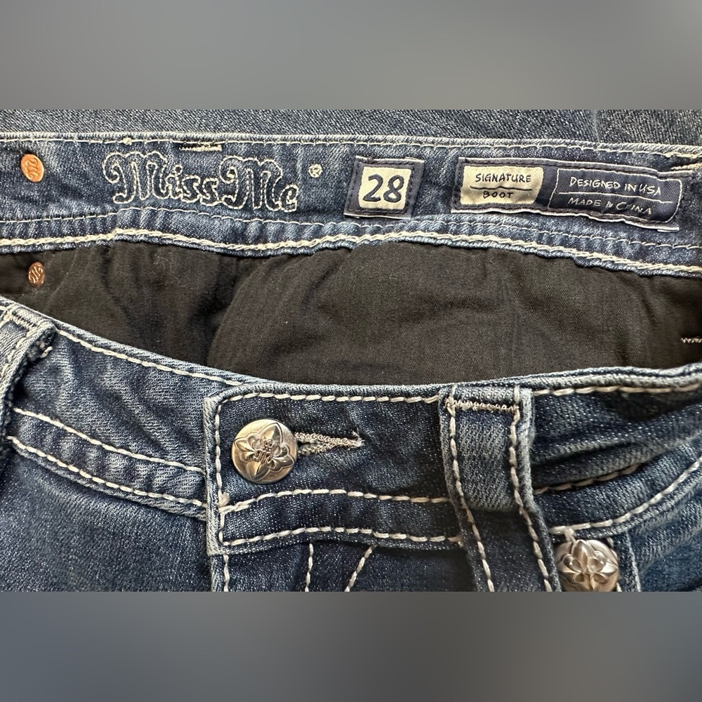 Miss Me Signature Bootcut Blue Jeans Women’s Embellished Pockets 28 Denim Y2K - Picture 5 of 9